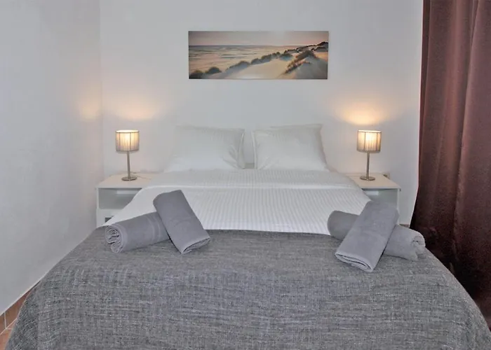 - Vrgada -appartement 50 M2 Avec Piscine Pakoštane