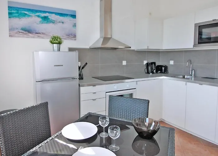 - Vrgada -appartement 50 M2 Avec Piscine * Pakoštane