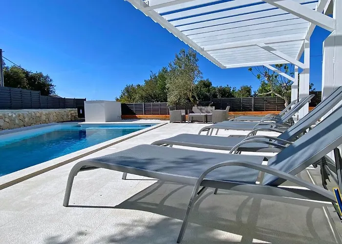 - Vrgada -appartement 50 M2 Avec Piscine Apartmán