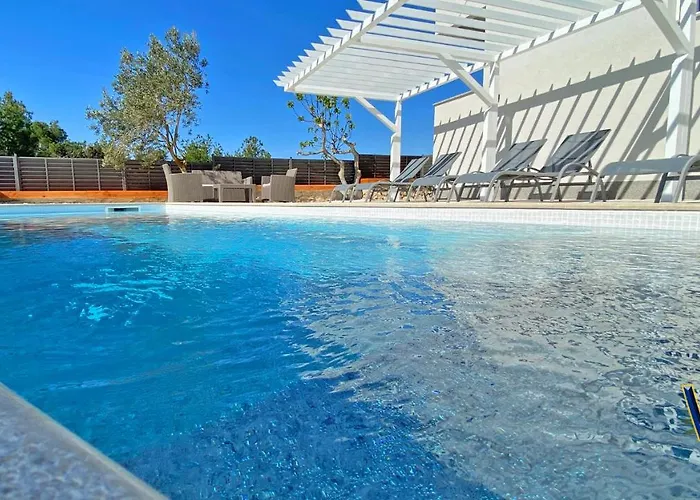 Apartmán - Vrgada -appartement 50 M2 Avec Piscine Pakoštane