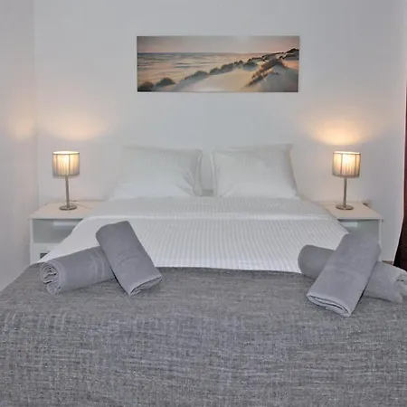 - Vrgada -appartement 50 M2 Avec Piscine Pakoštane