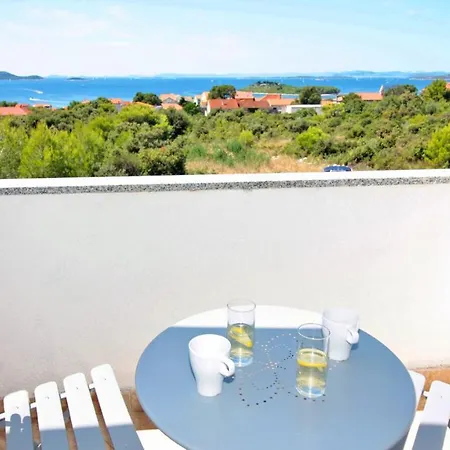 - Vrgada -appartement 50 M2 Avec Piscine